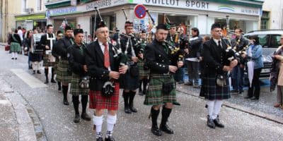 Sonneur-de-Grenoble-Edelweiss-pipers-Pipe-Band-Chambéry-Amplepuis-17-04-2016-18-1-400x200